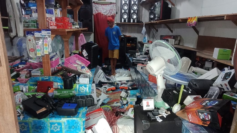 Selain Rusak Kantor Bupati Asmat, Massa Juga Menjarah Ruko di Agats