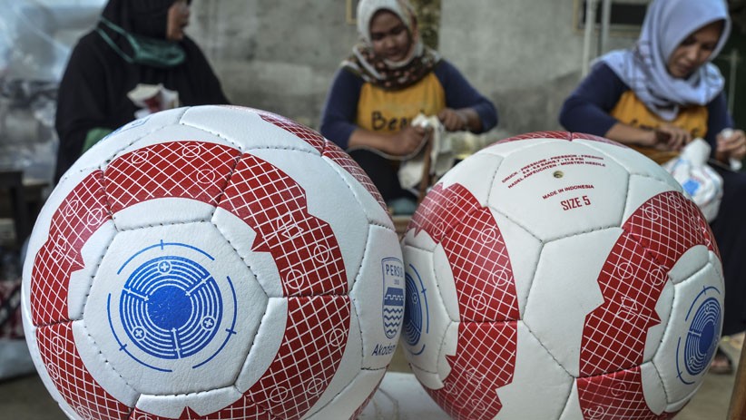 Imah Kolot Cisaga Produksi 15 Bola per Minggu - Bagian 1