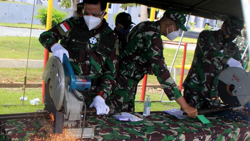 Puluhan Senjata Api Milik Warga Eks Timor Timur Dimusnahkan - Bagian 1