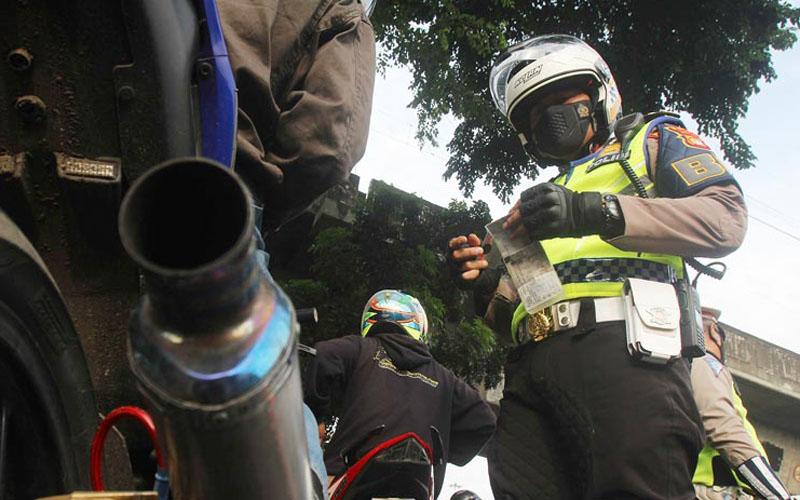 Polisi Gelar Razia Knalpot Bising di Kawasan Ring I Istana Kepresidenan - Bagian 1