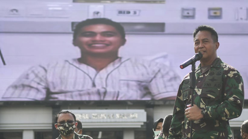 Dikenalkan Jenderal Andika, Ini Penampilan Serda Aprilia Manganang Berjenis Kelamin Pria - Bagian 1