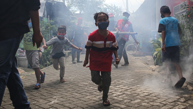 Cegah DBD, Lokasi Bekas Banjir Tangerang Difogging - Bagian 1