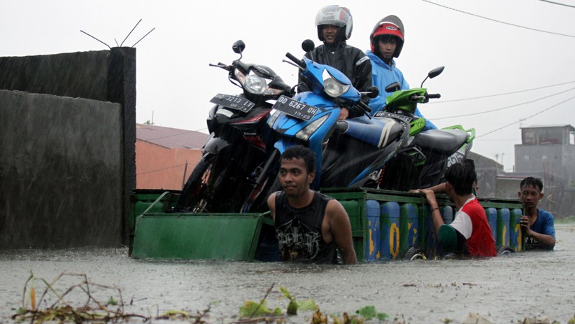 Banjir Rendam Permukiman Batua Makassar Setinggi 1 Meter - Bagian 2
