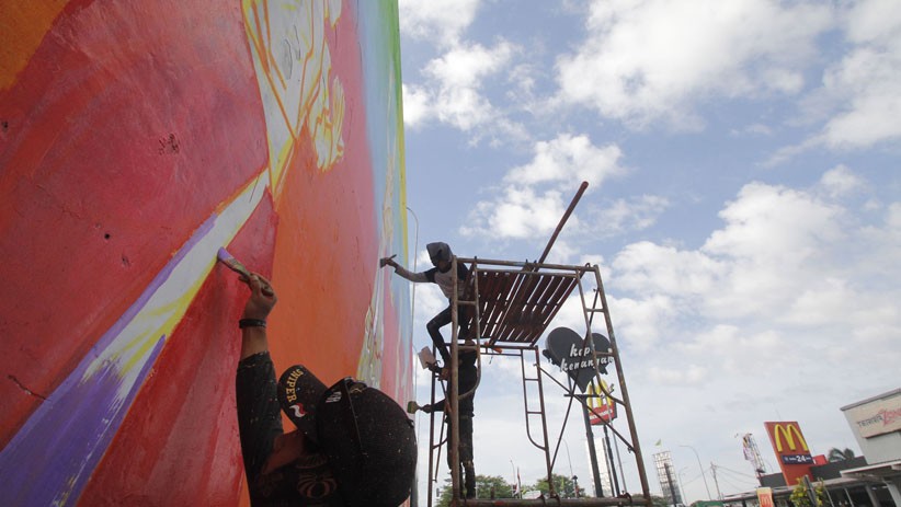 Warna-warni Mural Konsep Betawi Hiasi Flyover Gaplek Tangsel - Bagian 3