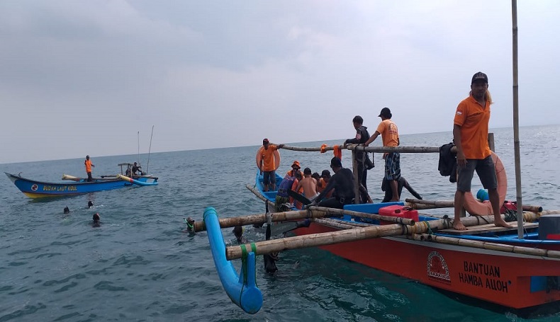 Tergulung Ombak saat Cari Kerang,  Jasad Sugandi Ditemukan Sejauh 2 Kilometer