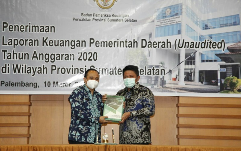 Serahkan Laporan Keuangan 2020 ke BPK, Ini Harapan Herman Deru