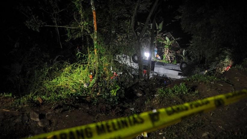 Penampakan Bus Pariwisata Masuk Jurang di Tanjakan Cae Sumedang - Bagian 3