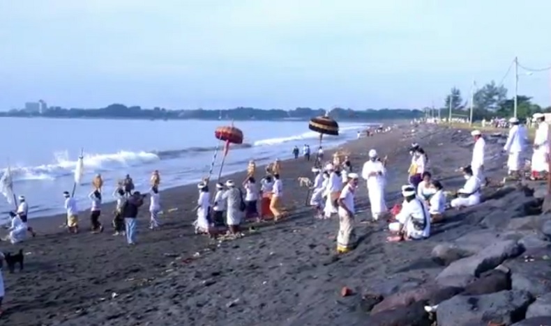 Rangkaian Nyepi di Bali Dimulai, Melasti Digelar dengan Prokes Ketat