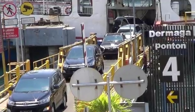 Libur Panjang, Pelabuhan Ketapang Ramai Kedatangan Pemudik dari Bali 