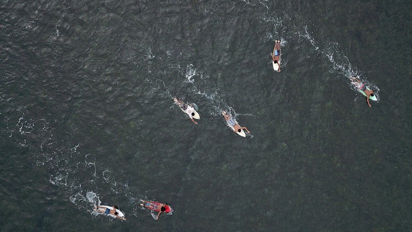 Serunya Bermain Surfing di Pantai Senggigi - Bagian 1