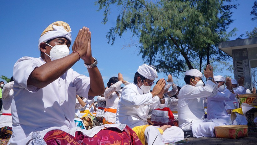 Upacara Melasti di Pantai Marina Semarang Berlangsung Khidmat - Bagian 1