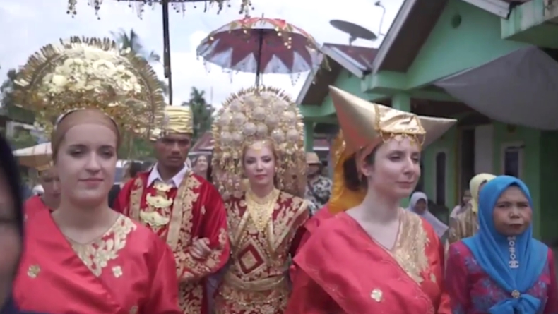 Pria  asal Minang, Sumatera Barat menikahi bule asal Prancis (Budi Sunandar/MNC Portal)
