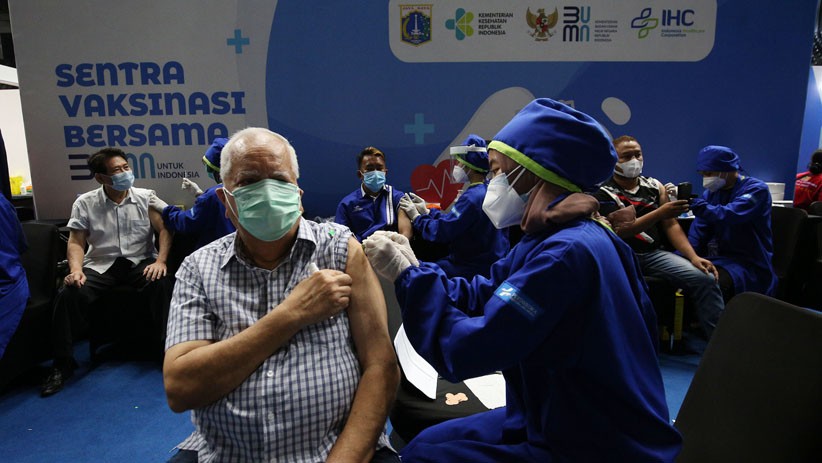 Kementerian BUMN Gelar Vaksinasi Covid-19 bagi Lansia - Bagian 1