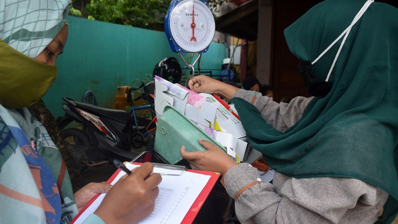Peduli Lingkungan, Warga Bulusan Semarang Giatkan Bank Sampah - Bagian 1