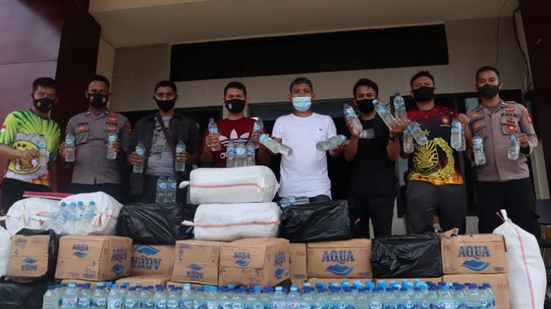    Penyelundupan Ratusan Botol Miras Cap Tikus ke Ternate Digagalkan Aparat Polda Malut
