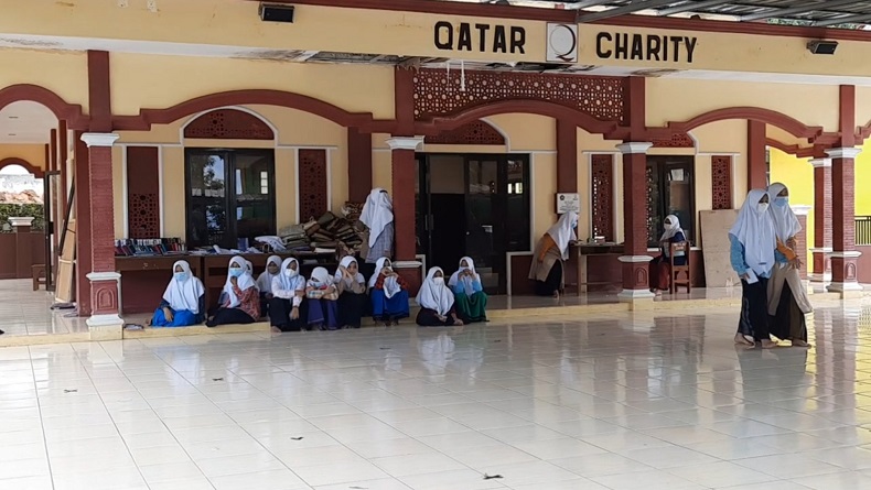 Belasan Santriwati di Tasikmalaya Diduga Tertular Covid-19 dari Kunjungan Keluarga 