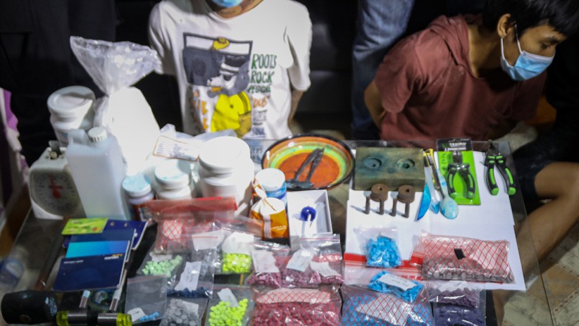 Polisi Gerebek Rumah Produksi Ekstasi di Tangerang - Bagian 2