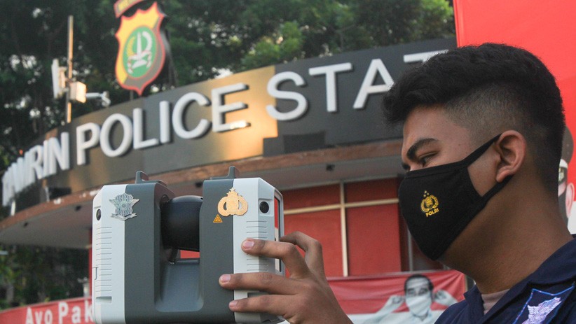 Olah TKP Mercy Tabrak Pengendara Sepeda, Polisi Libatkan Tim Analis Kecelakaan - Bagian 3