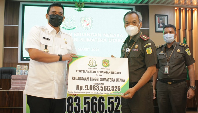 Wali Kota Medan Bobby Nasution Terima Uang Kerugian Negara Rp9 Miliar dari Kejati Sumut