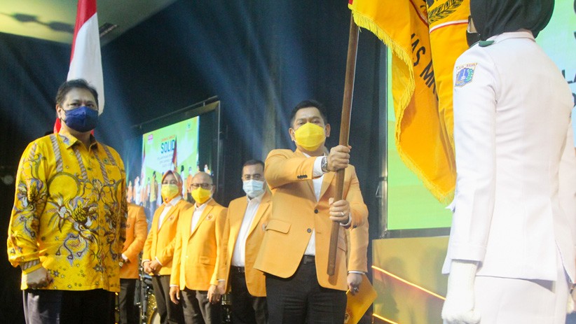 Airlangga Hartarto Acungkan Jempol saat Didukung MKGR sebagai Capres 2024 - Bagian 3