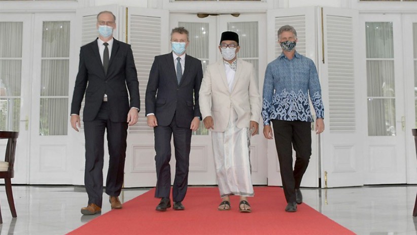 Bergaya Khas Santri, Ridwan Kamil Temui Dubes Denmark, Finlandia dan Kanada - Bagian 1