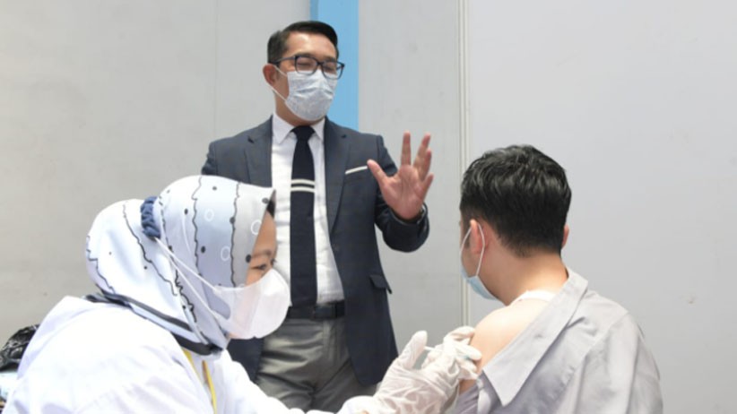 Gubernur Ridwan Kamil Tinjau Vaksinasi 3.300 Pegawai Bank - Bagian 1