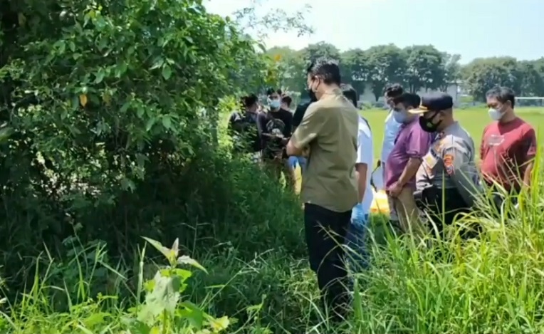 Pria di Pasuruan Tewas Telanjang di Pinggir Lapangan, Ada Luka Tusuk dan Jeratan Leher 