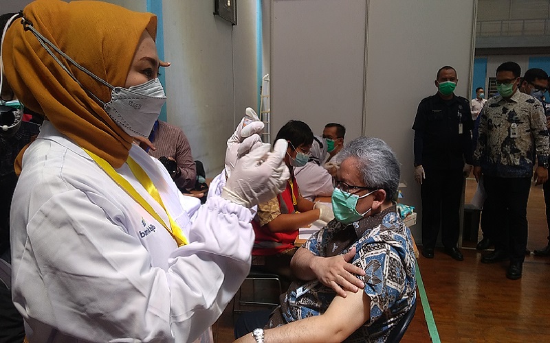 Kejar Target Herd Immunity, Ribuan Bankir di Bandung Divaksinasi Covid-19