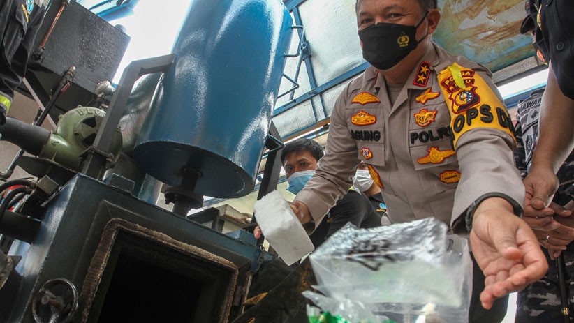 Polda Riau Musnahkan Narkoba, Puluhan Ribu Pil Ekstasi Diblender - Bagian 3