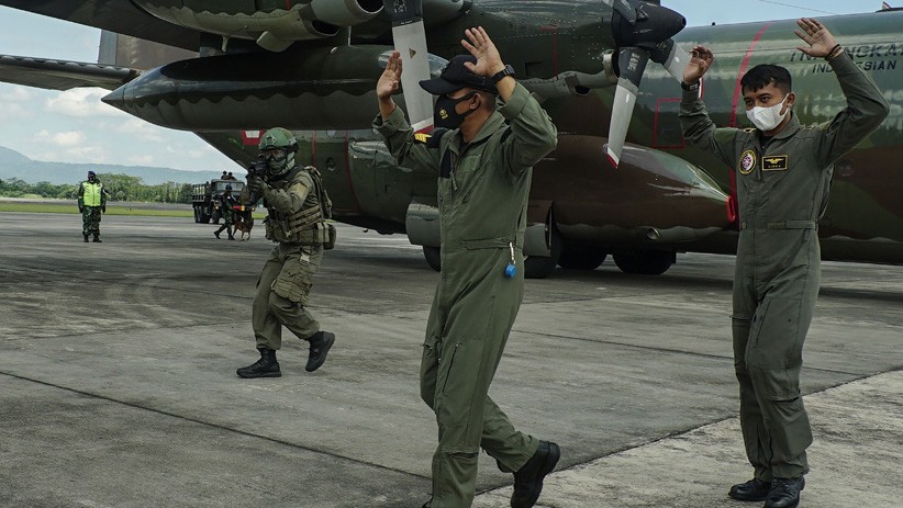 Aksi Paskhas TNI AU Tembakkan Mortir saat Terjadi Gangguan Keamanan - Bagian 3