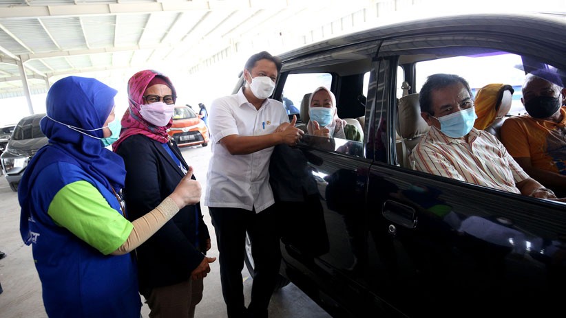 XL Axiata Gandeng UI dan RSUI Gelar Sentra Vaksinasi Drive Thru Pertama di Depok - Bagian 1