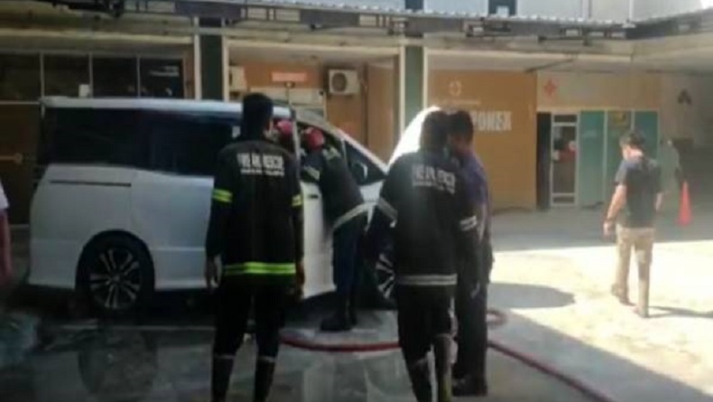 Mobil Saudara Pejabat Rumah Sakit di Palopo Meledak saat Parkir