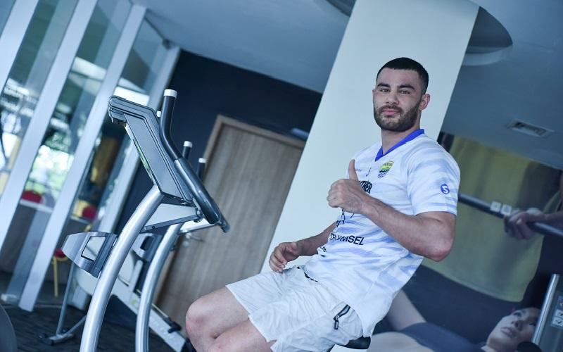 Seusai Karantina, Farshad Ikut Latihan Perdana Bersama Persib di Sleman