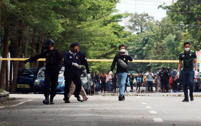 Polisi Gelar Olah TKP Bom Gereja Katedral Makassar - Bagian 5