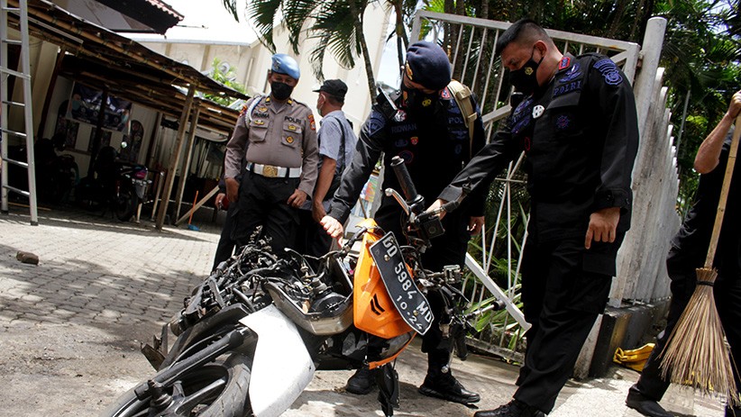 Penampakan Motor Terduga Pelaku Bom Bunuh Diri, Bagian Belakang Hancur - Bagian 2
