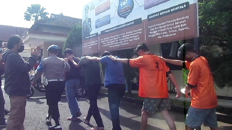 Peras Sopir Truk di Jalan Raya Laswi Ciparay Bandung, 6 Preman Ditangkap Polisi