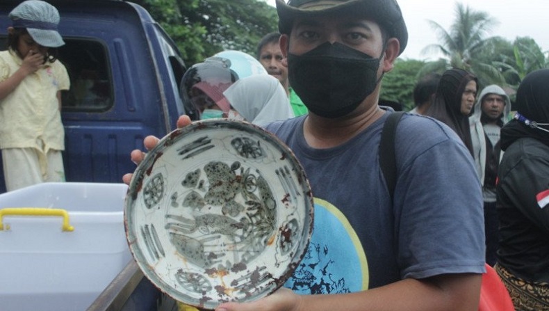 Wow, Tim KKP Temukan Piring Kuno di Pantai Soasio Tikep yang Diduga dari Dinasti Ming