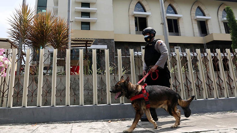 Polisi Kerahkan Anjing Pelacak Sisir Gereja Surabaya Jelang Jumat Agung - Bagian 3