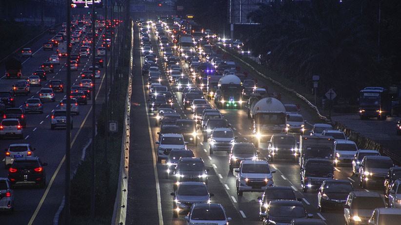 Penampakan Jalan Tol Jagorawi Dipadati Kendaraan - Bagian 3