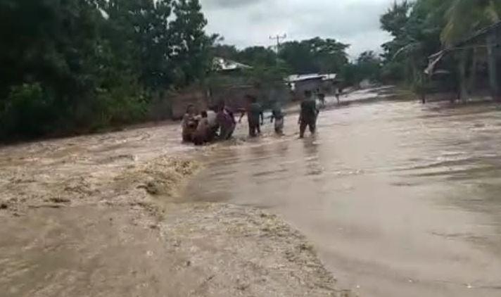 Banjir Bandang 1 Meter Terjang 5 Desa di Malaka NTT, Warga Terisolasi