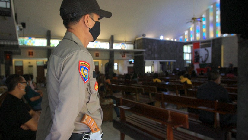 Pengamanan Ketat, Ibadah Jumat Agung di Semarang Berlangsung Khidmat - Bagian 1