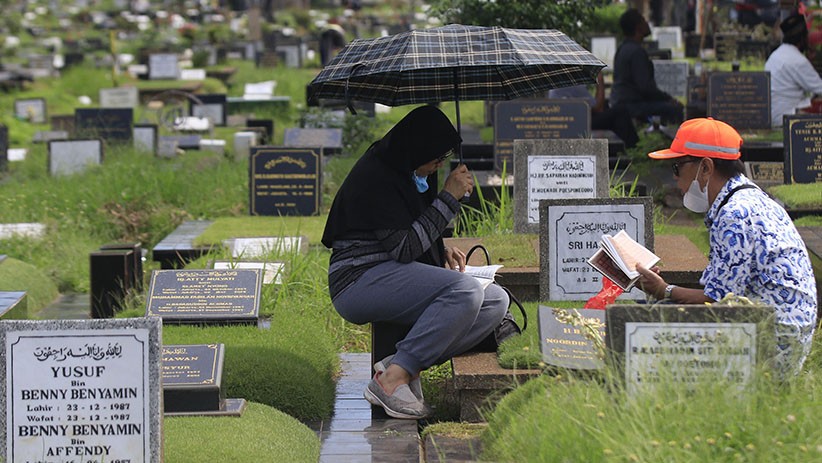 TPU Tanah Kusir Ramai Peziarah Jelang Ramadan - Bagian 4