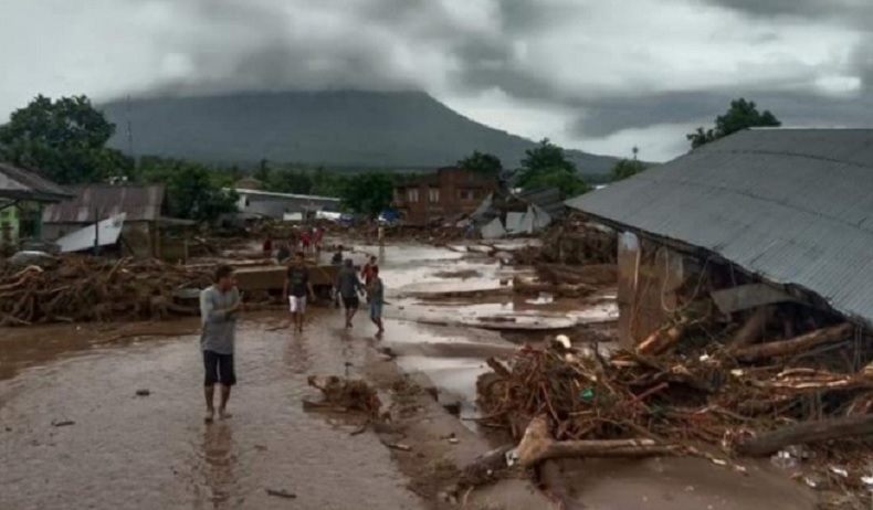 Pencarian Korban Banjir di Adonara Flores Timur Terkendala Alat Berat 