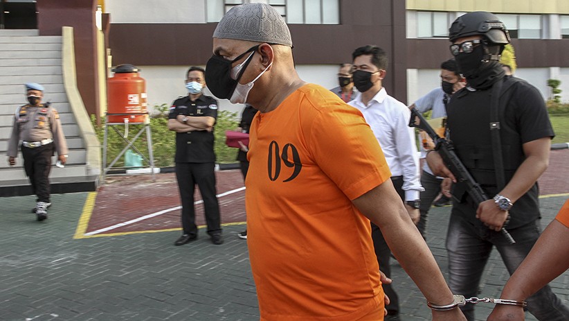 Begini Tampang Oknum Perwira Polisi saat Diborgol karena Gunakan Narkoba - Bagian 1
