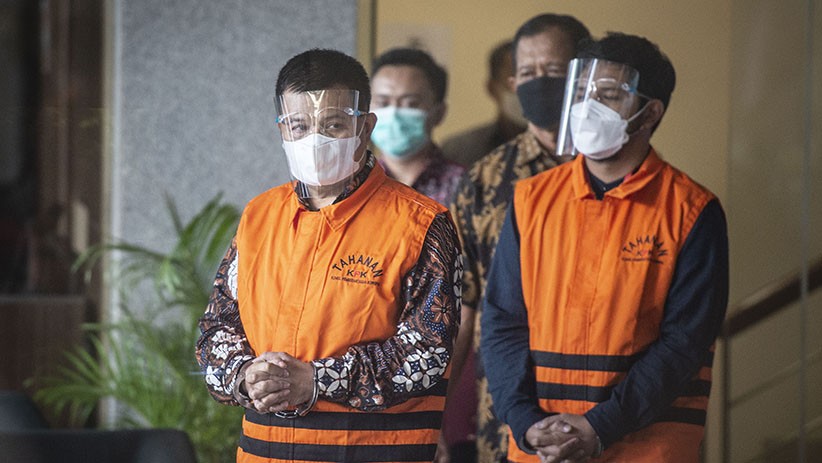 Terlibat Korupsi, Bupati Bandung Barat dan Anak Pakai Rompi Tahanan KPK - Bagian 1