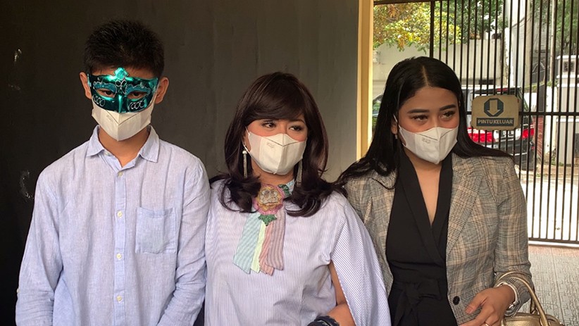 Yuyun Sukawati Laporkan Kasus KDRT ke Komnas Perlindungan Perempuan - Bagian 1