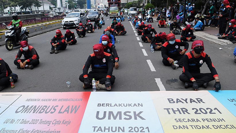 Aksi Buruh Tuntut THR Dibayar Penuh Tanpa Dicicil - Bagian 1