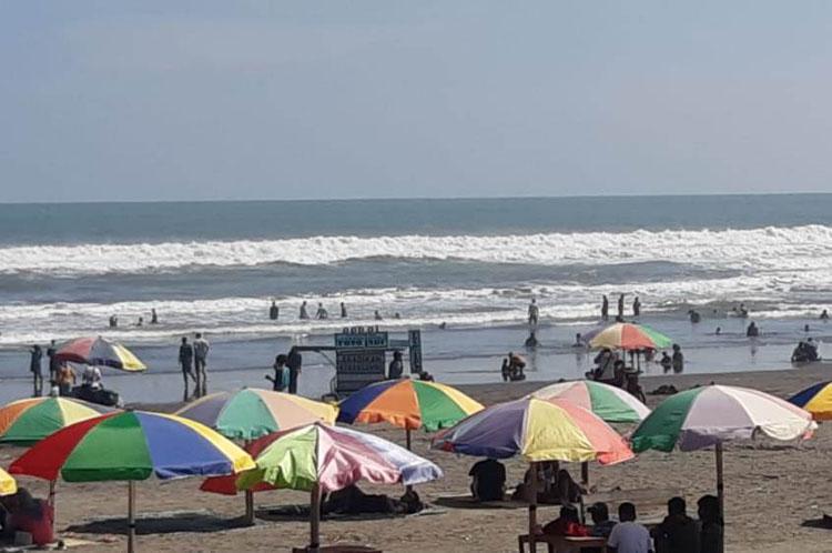  Nelayan hingga Wisatawan Diminta Waspadai Gelombang Tinggi di Pantai Selatan