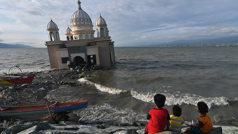 Ngabuburit Menunggu Buka Puasa di Masjid Terapung Rusak akibat Tsunami - Bagian 2
