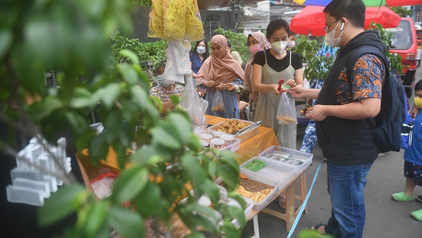 Pasar Takjil Benhil Terapkan Protokol Kesehatan - Bagian 2